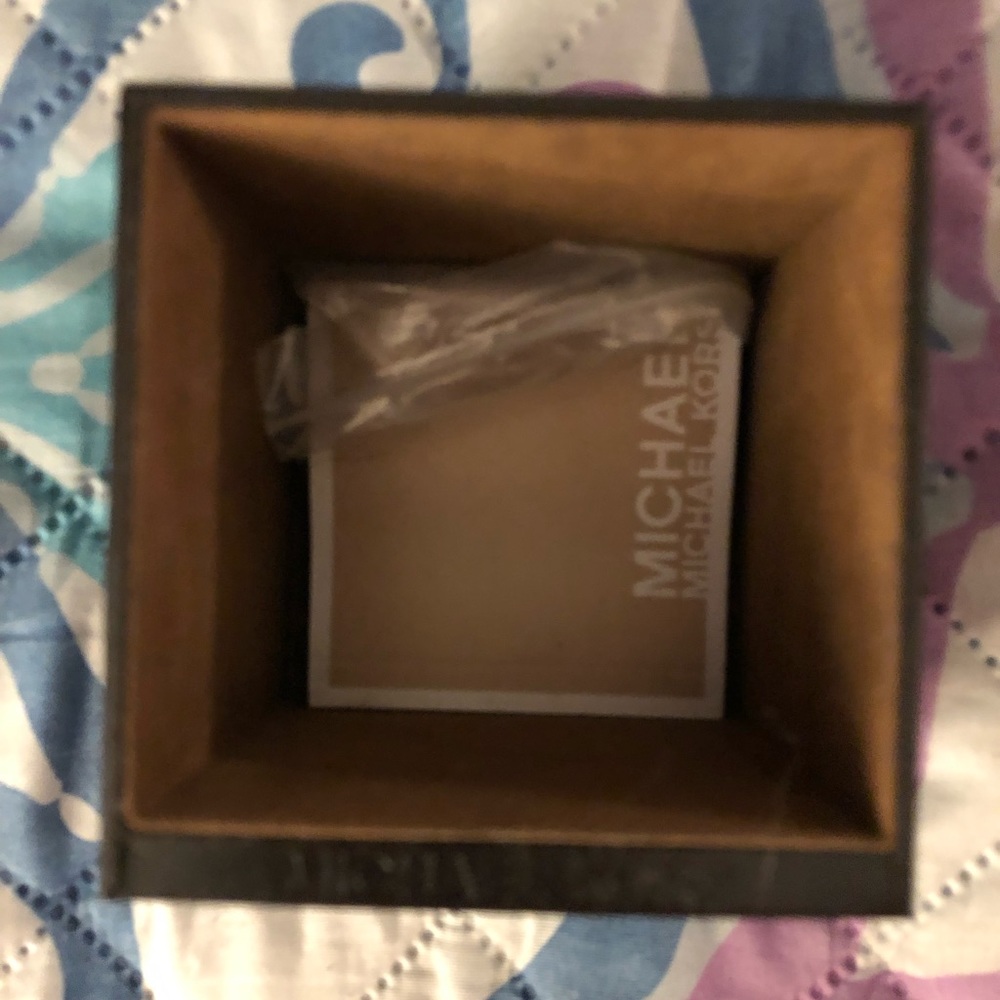 Men’s Micheal Kors Watch - Picture 2 of 4